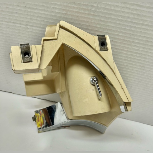 1965-66 CADILLAC LEFT DRIVER SIDE BEIGE INSTRUMENT PANEL COVER W/ AIR VENT  OEM - Picture 5 of 5